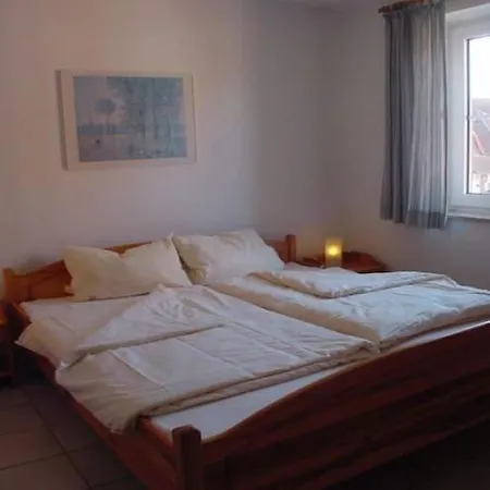 In Petersdorf Mit Garten, Cleaning Included 아파트
